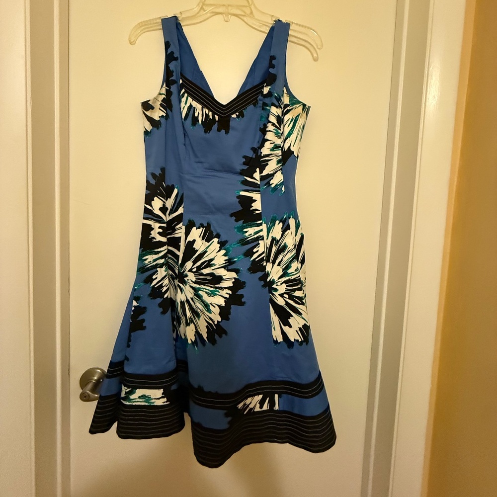 NINE WEST SIZE 4 FIT 'N FLARE DRESS